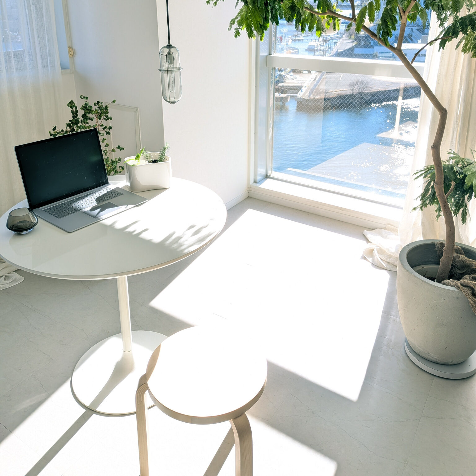 コンパクトな家具を利用した部屋